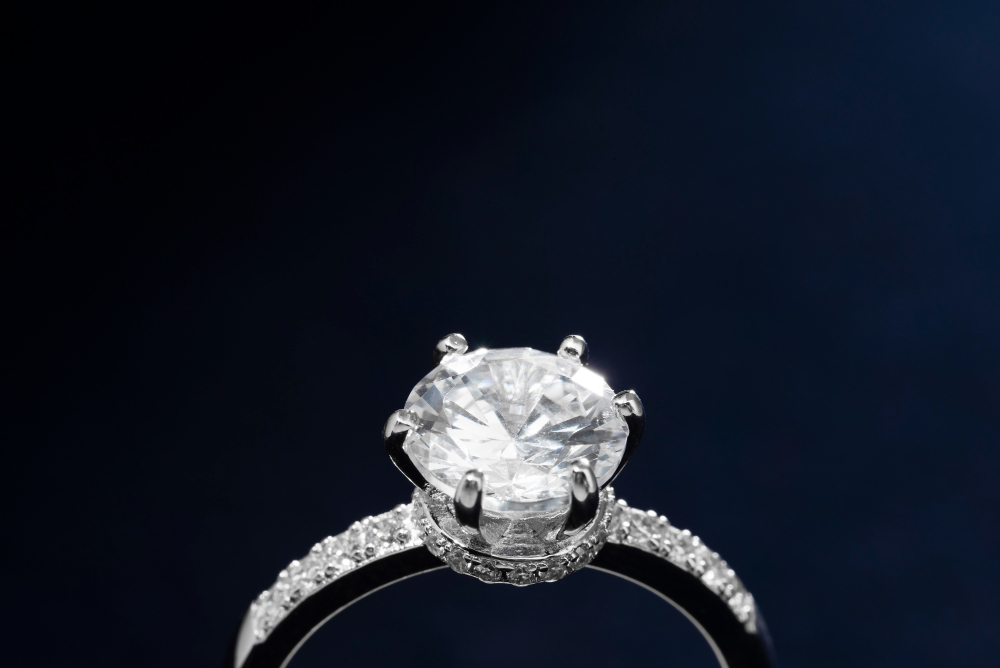 Cum îți poți valorifica bijuteriile cu diamante la amanet?
